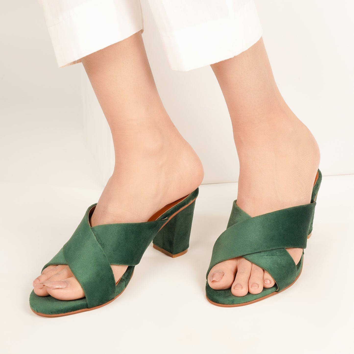 CROSS HEEL(Message us on Instagram or WhatsApp for any kind of information we are available)