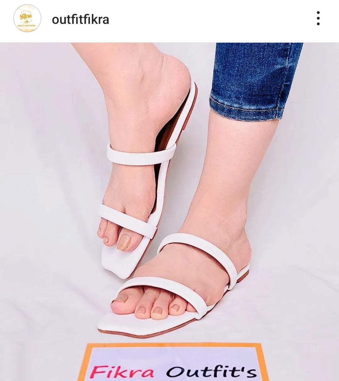 TWO STRIP FLAT(Message us on Instagram or WhatsApp for any kind of information we are available)