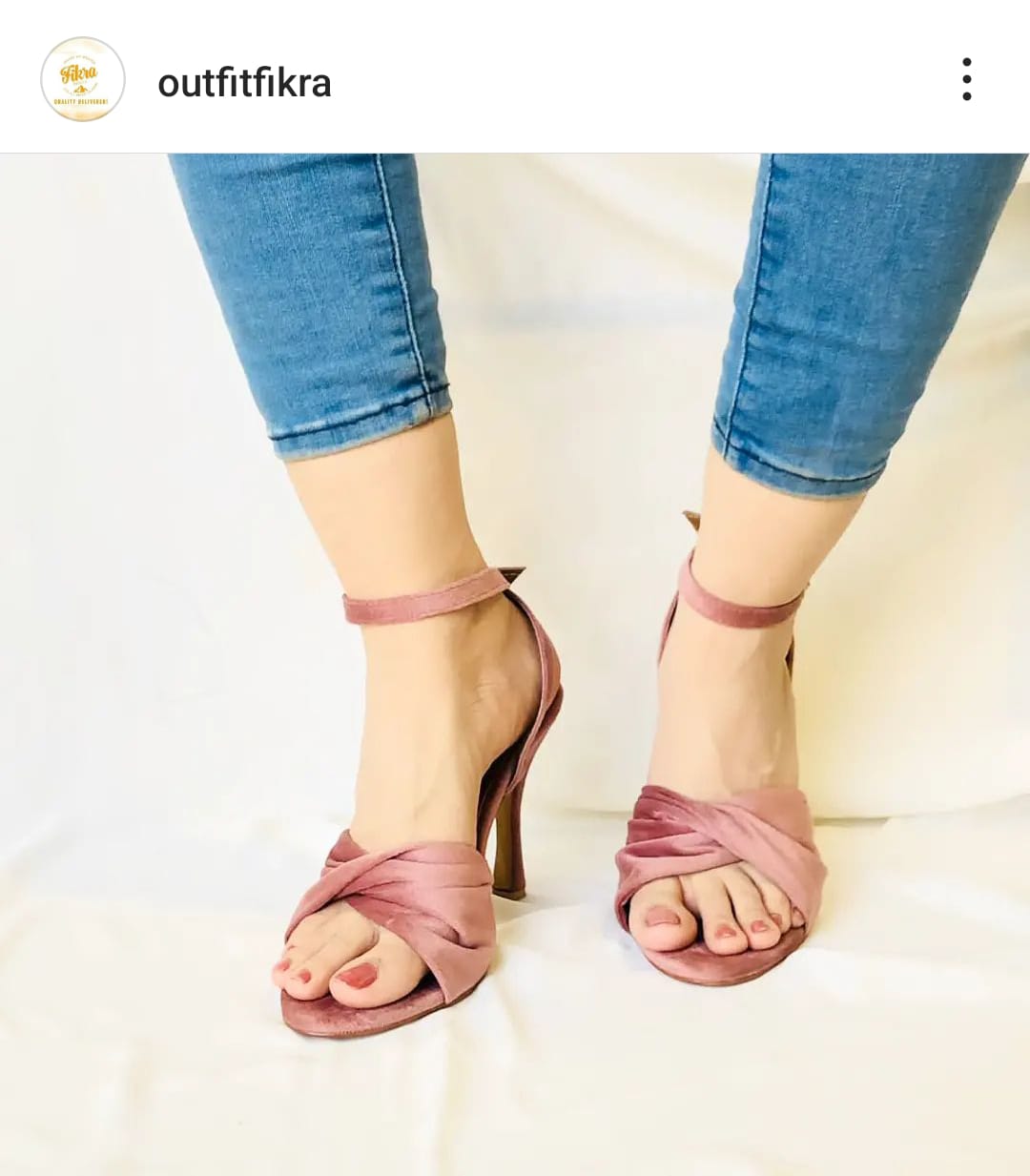 CV BUTTERFLY HEEL(Message us on Instagram or WhatsApp for any kind of information we are available)