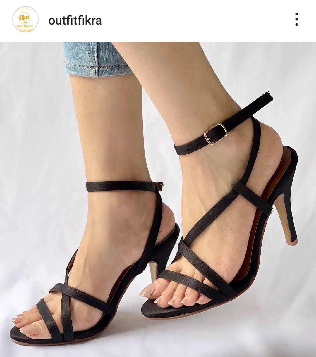 XYZ HEEL(Message us on Instagram or WhatsApp for any kind of information we are available)
