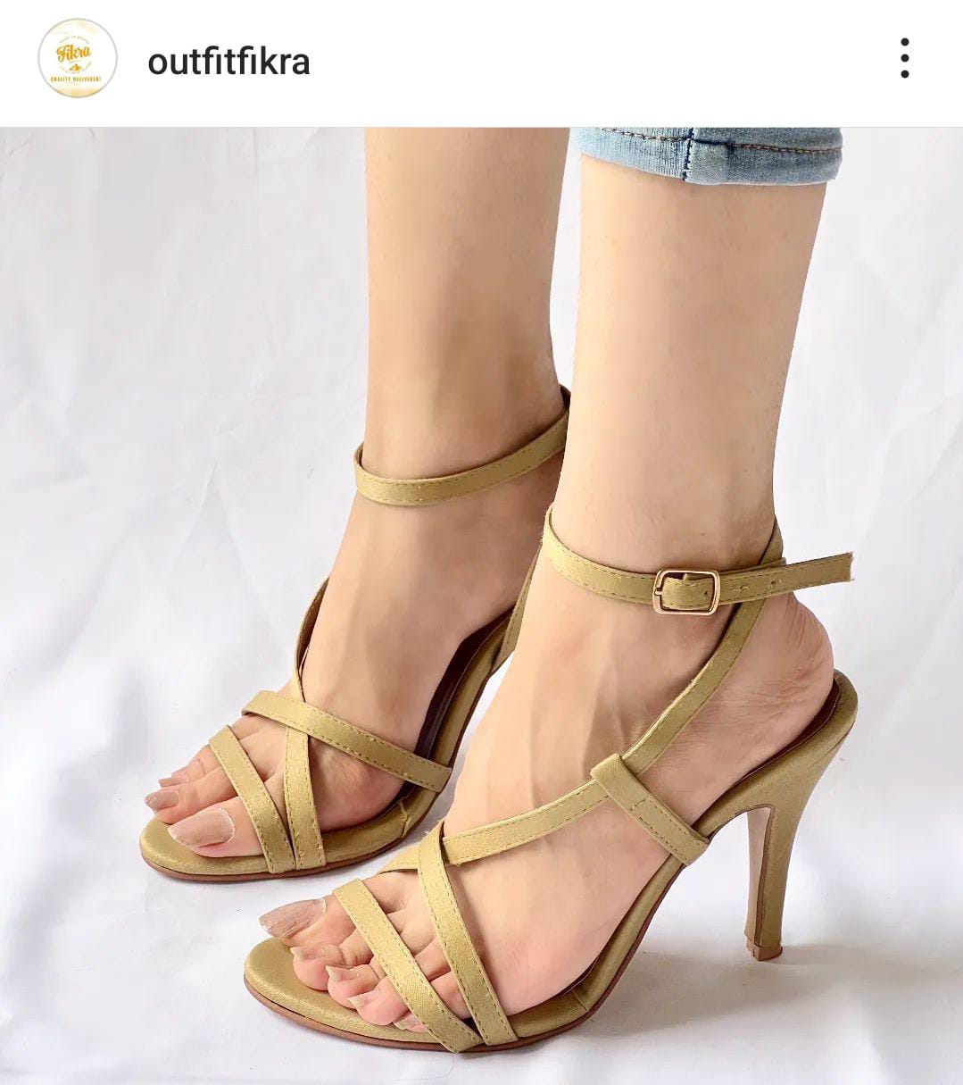 XYZ HEEL(Message us on Instagram or WhatsApp for any kind of information we are available)