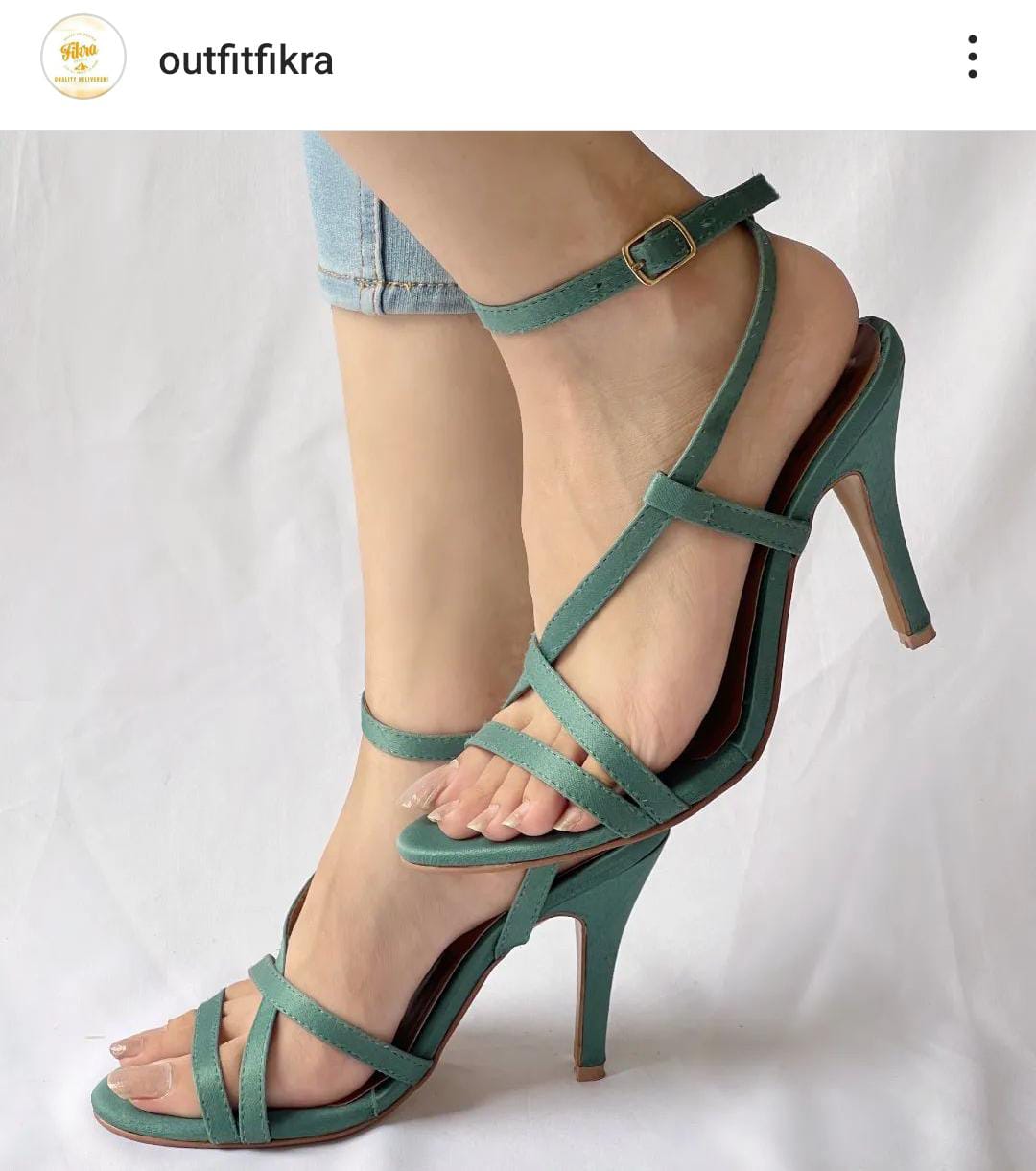 XYZ HEEL(Message us on Instagram or WhatsApp for any kind of information we are available)