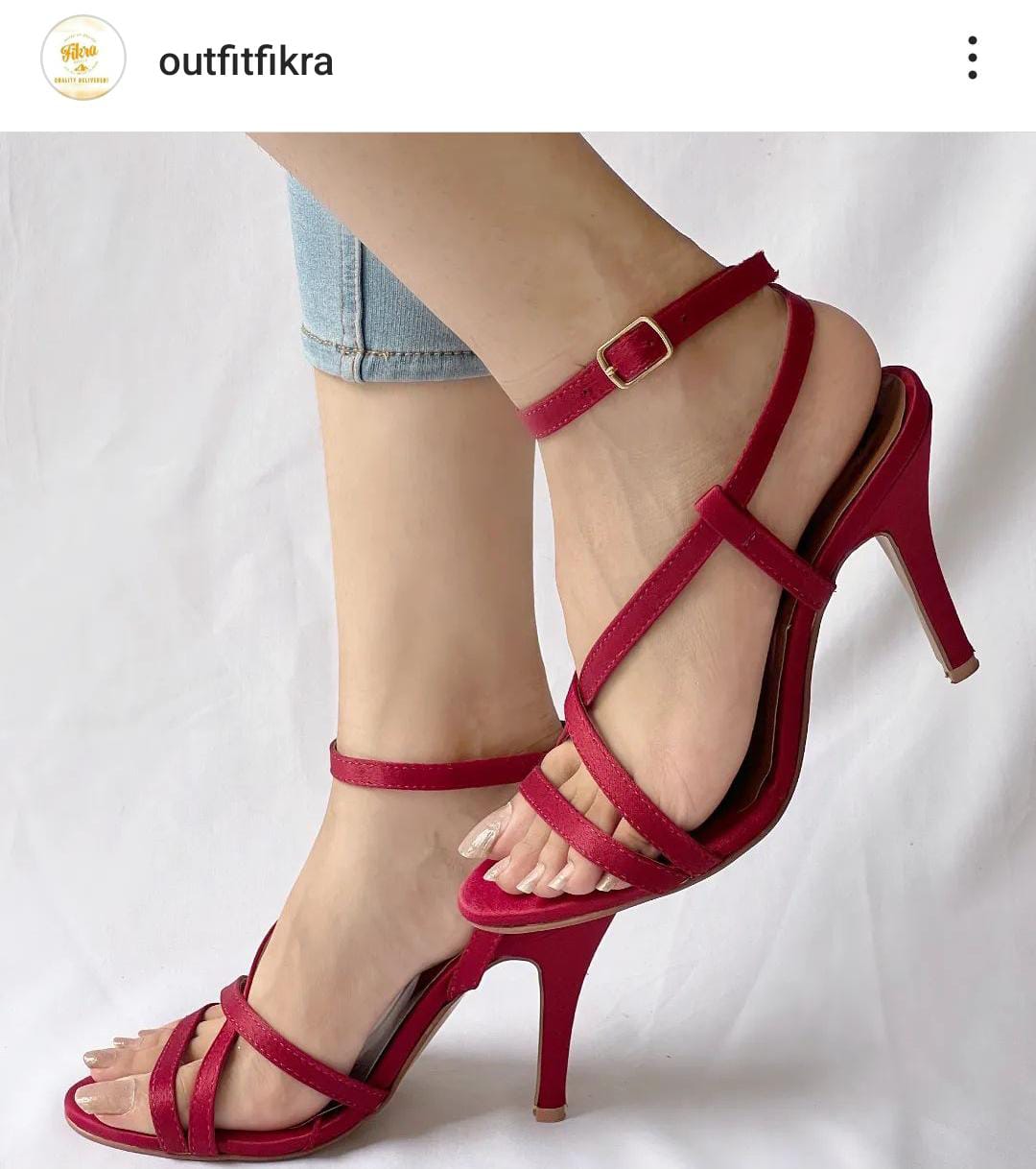 XYZ HEEL(Message us on Instagram or WhatsApp for any kind of information we are available)