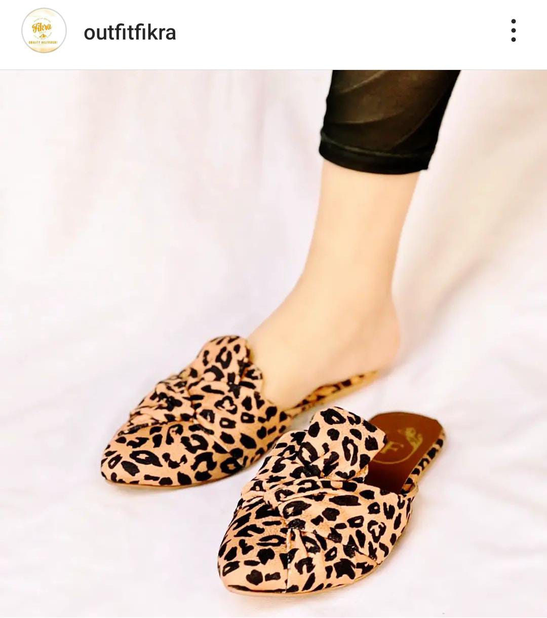 FOLD PUMPY FLAT (Message us on Instagram or WhatsApp for any kind of information we are available)