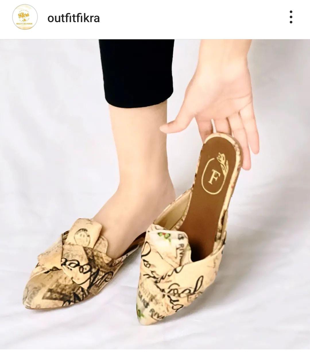 FOLD PUMPY FLAT (Message us on Instagram or WhatsApp for any kind of information we are available)