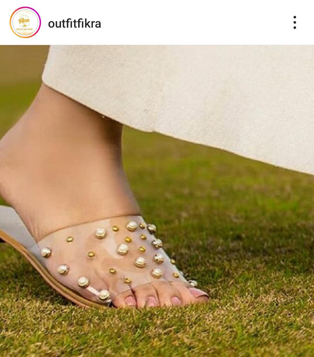 TRANSPARENT STONE FLAT(Message us on Instagram or WhatsApp for any kind of information we are available)