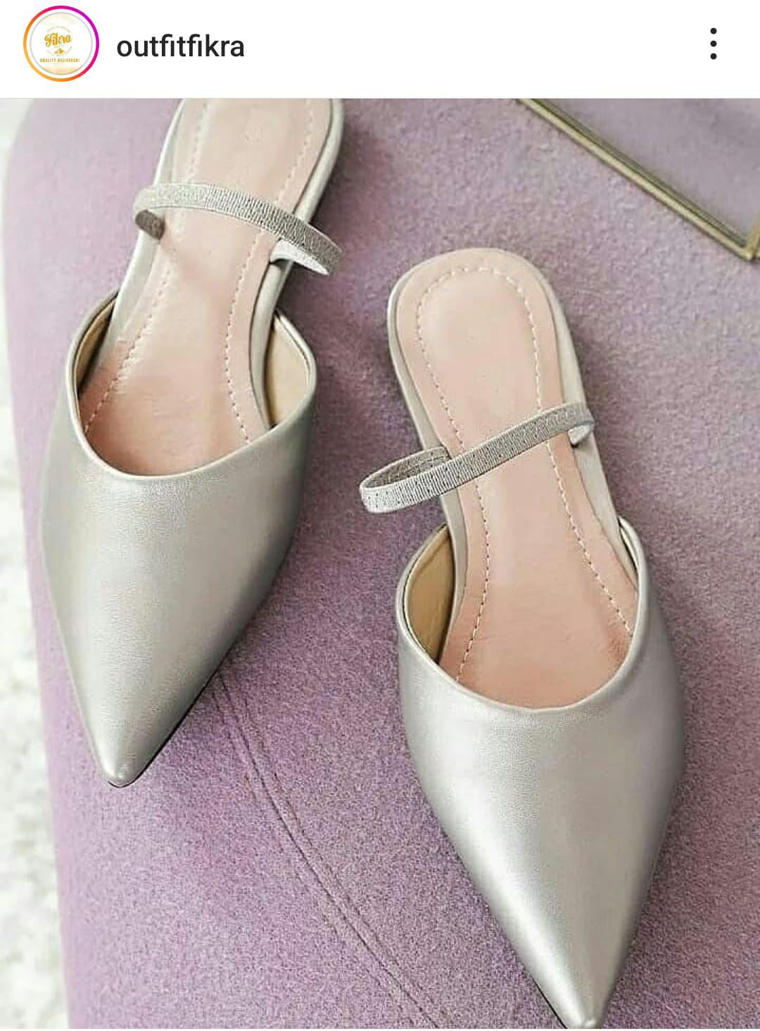 SHINE FLAT PUMPY( Free Delivery ) Message us on Instagram or WhatsApp for any kind of information we are available