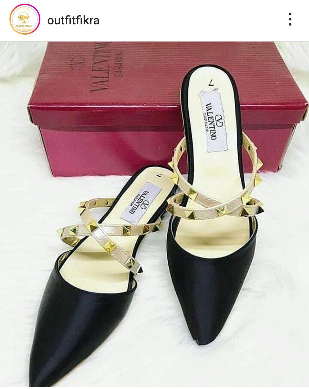 VEL CROSS FLAT PUMPY( Free Delivery ) Message us on Instagram or WhatsApp for any kind of information we are available