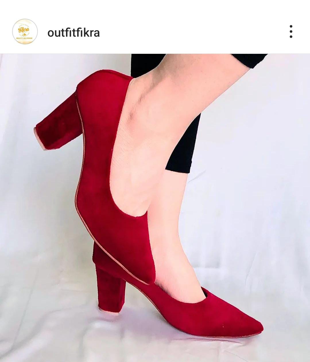 TALL HEEL PUMPY (VALVET( Free Delivery ) Message us on Instagram or WhatsApp for any kind of information we are available